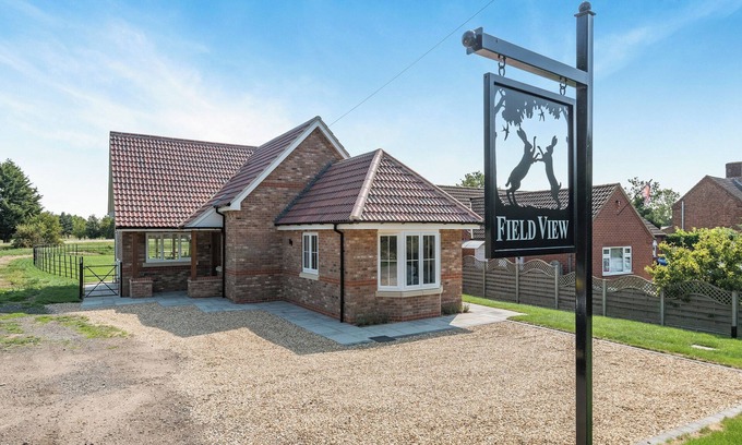 Frampton Cottage | 4 bedroom accommodation in South Kyme, near Boston