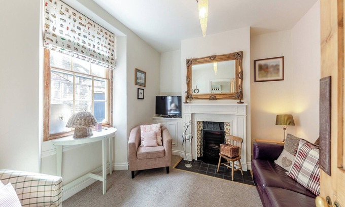 Stamford Cottage | 4 bedroom accommodation in Stamford