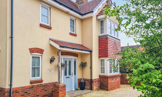 Wyke Regis House | 4 bedroom accommodation in Weymouth