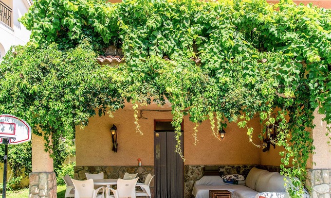 El Torno House | 4 bedroom accommodation in El Torno