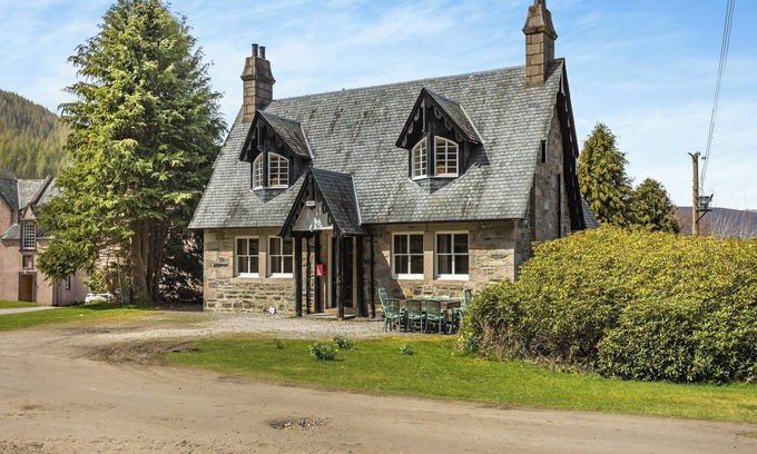 Ballater Cottage | 4 bedroom accommodation in Inverey, Braemar
