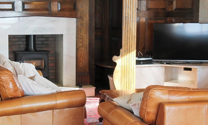 Llanelli Cottage | 4 bedroom accommodation in Felinfoel, near Kidwelly