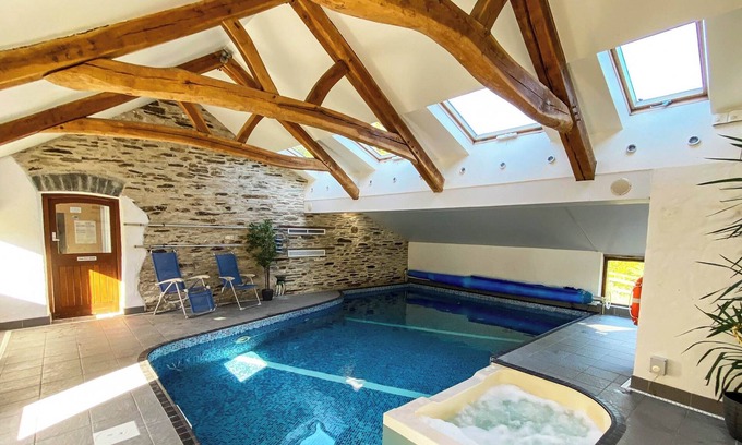 Whitland Cottage | 4 bedroom accommodation in Llanglydwen, near Narberth