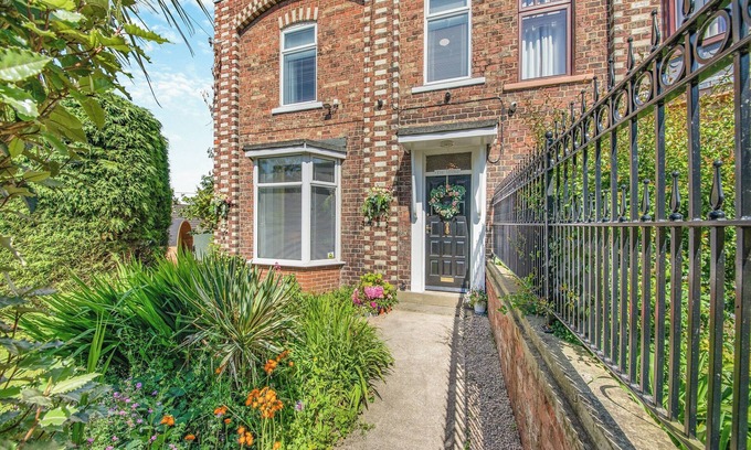 Coxhoe Cottage | 4 bedroom accommodation in Coxhoe, nearby Durham