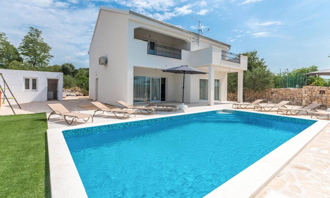 Velim House | 4 bedroom awesome home in Radasinovci