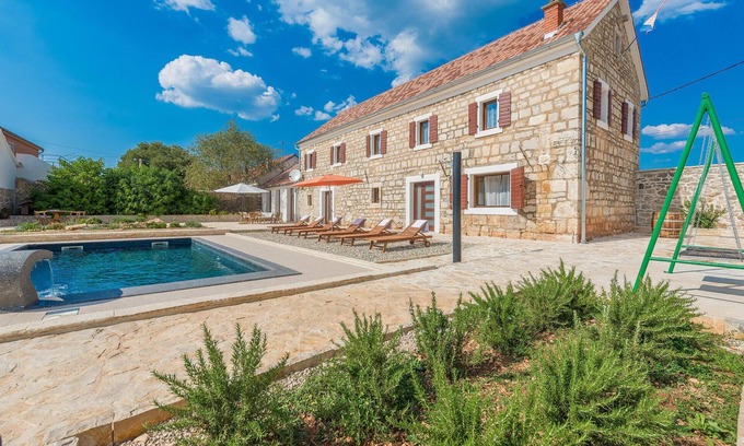 Oklaj House | 4 bedroom beautiful home in Citluk