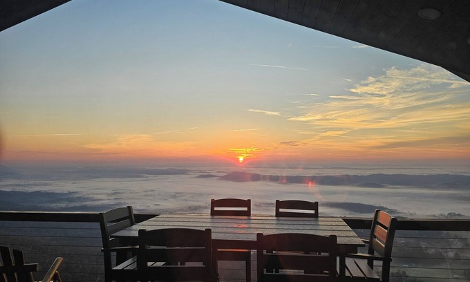 La Follette Cabin | 4 bedroom cabin with breath taking mountain top views, close to off road trails.