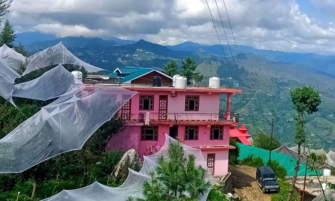 Theog Cottage | 4 Bedroom Cottage by SILVERMOON HOMESTAY SHIMLA | NEAR FAGU - KUFRI