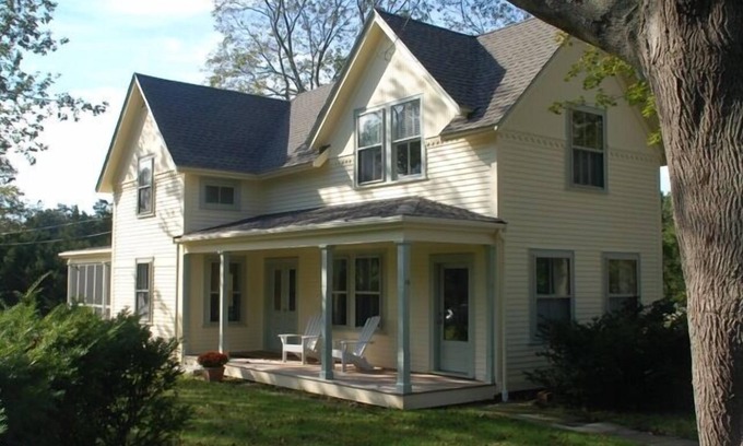 Manchester-by-the-Sea House | 4 Bedroom Cottage With Singing Beach Access