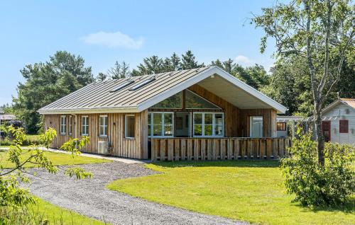 Skjern House | 4 Bedroom Cozy Home In Skjern