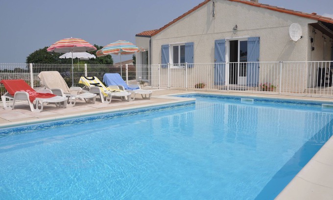 Chenac-Saint-Seurin-d'Uzet House | 4 Bedroom detached chalet with private swimming pool and outstanding view