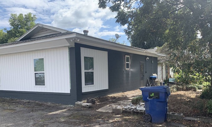 Carlisle Apartment | 4 Bedroom Home Away From Home- REMODELED 10/21