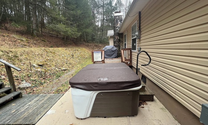 Hico House | 4-bedroom home: hot tub surrounded by woods near New River Gorge & Summersville