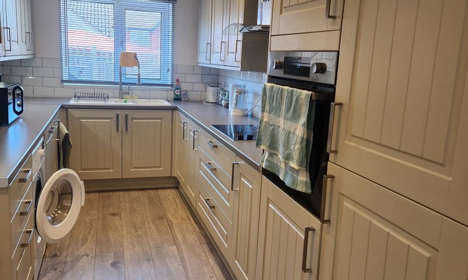 Basildon House | 4-bedroom house in charming Pitsea with WiFi