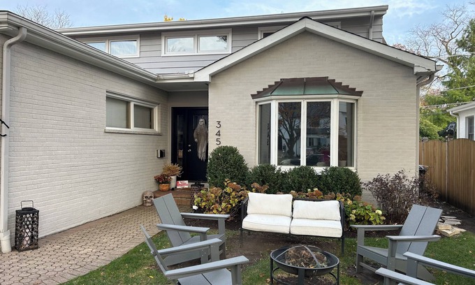 La Grange House | 4-bedroom house in fantastic La Grange with WiFi, fitness room