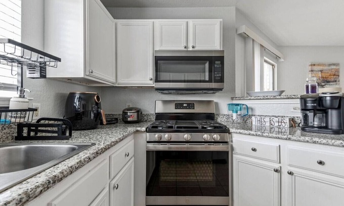 Houston House | 4 Bedroom House near IAH Airport