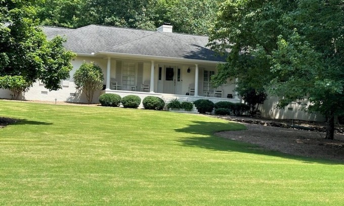 Athens House | 4 BEDROOM HOUSE WITH FURNISHED OUTDOOR PAVILION