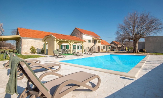 Oklaj House | 4 bedroom lovely home in Ljubotic