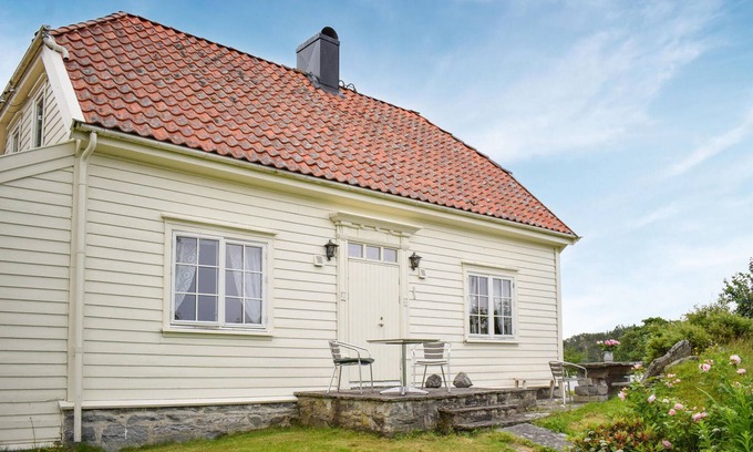 Strandvik House | 4 bedroom lovely home in Fusa