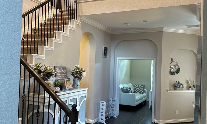 Katy House | 4 bedroom luxurious spacious, modern, safe family-friendly home in Katy