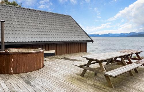 Midsund House | 4 Bedroom Nice Home In Midsund