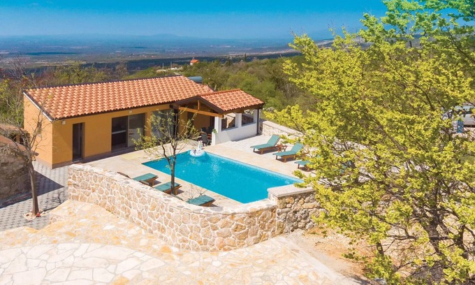 Drnis House | 4 bedroom pet friendly home in Drnis