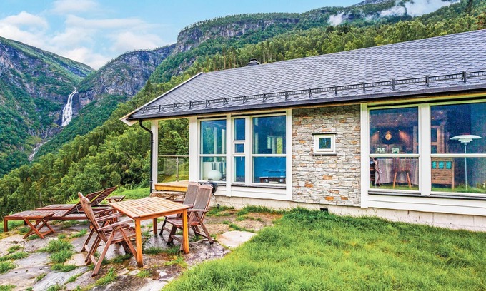 Luster House | 4 bedroom stunning home in Skjolden