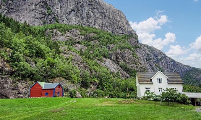 Fjæra House | 4 bedroom stunning home in Fjæra