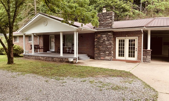 Williamson House | 4 bedroom Trail House in Williamson, WV