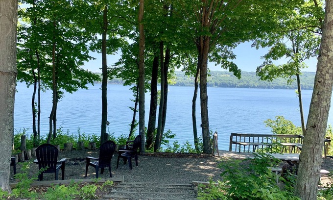 Skaneateles House | 4-Bedroom Tranquil Skaneateles Cottage Retreat on the Lakefront