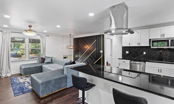East Point House | 4-bedroom vacation home just 10 minutes from Mercedes-Benz Stadium