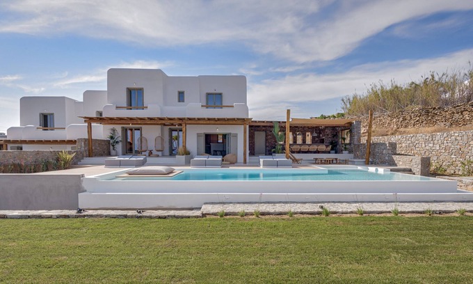 Xilokeratidi Villa | 4 Bedroom Villa in Kalafatis and just 800 m. away from the sea