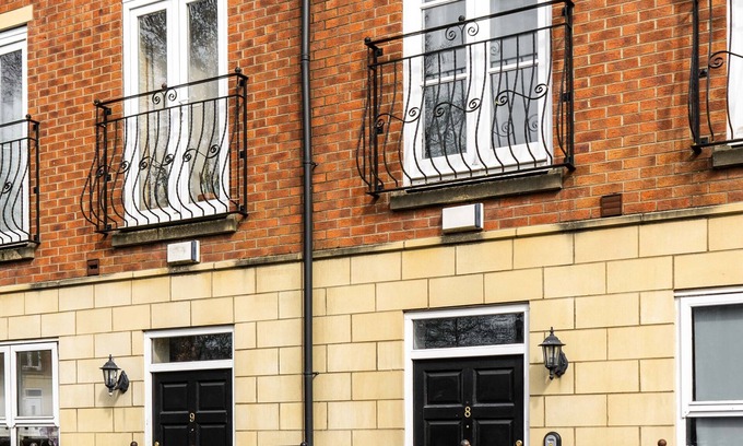 Frampton House | 4 Bedroomed - Large Family Home