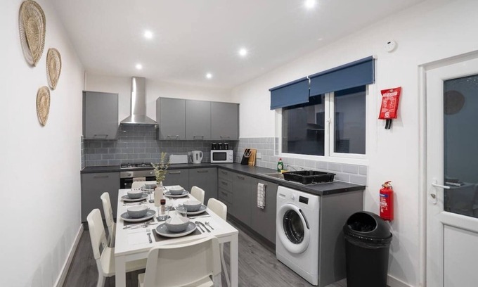 Barrow-in-Furness House | 4 Bedrooms-4 Bathrooms House