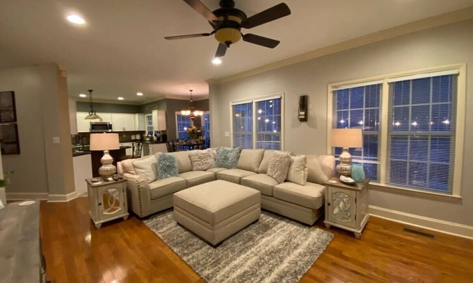 Jamestown House | 4 bedrooms/Hot tub/playground/trails/Market/Wyndham/Coliseum