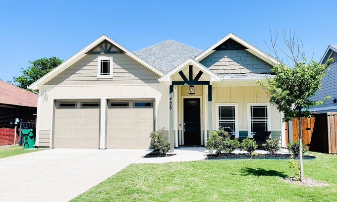 McKinney House | 4 beds/3 bedrooms/Family & Pet Friendly