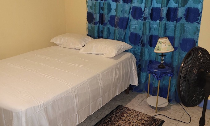 Yallahs Apartment | 4 beds with parking off streets apartment
