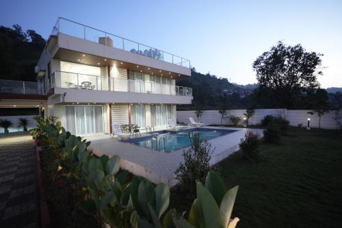 Wai Villa | 4 BHK Lavish villa in Bhose