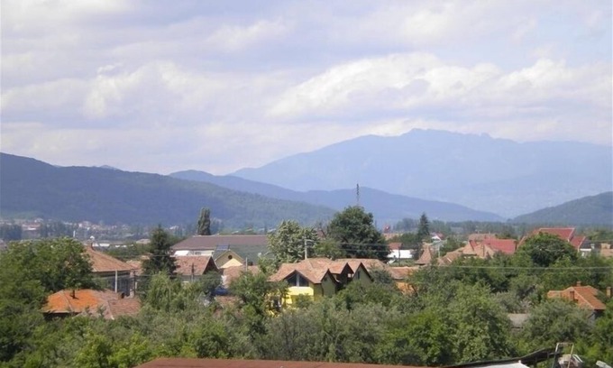 Olteni Condo | 4 BR Apartment with Panoramic Views of Olt & Ramnicu Valcea