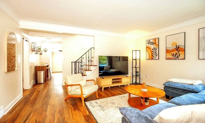 South Euclid House | 4-BR Luxe Retreat: AC,Hot Tub, deck, sunroom,Xbox