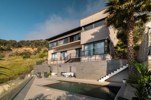 Alella Parc Villa | 4 BR vila 25 minutes to Barcelona Fantastic sea views pool