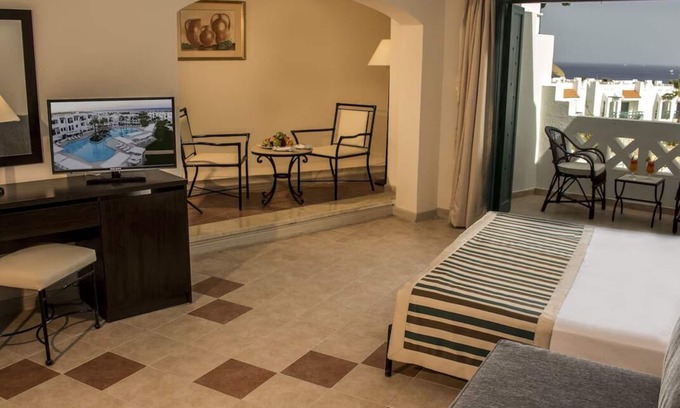 Sharm El Sheikh Hotel | 4 Bright Rooms with Balcony and Outdoor Pool Near Domina Coral Bay Beach