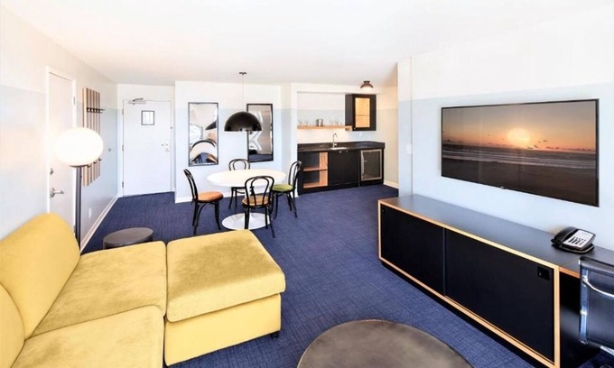 Venice Hotel | 4 Coastal Suites for Big Groups | Kitchen | Balcony | Rooftop | Free Breakfast