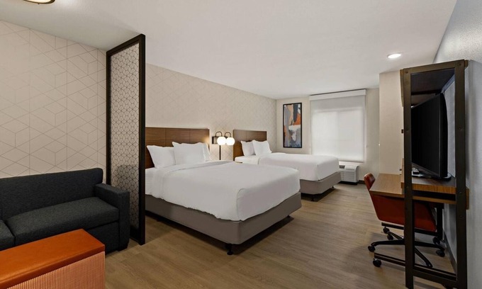 Newnan Hotel | 4 Extended Stay Suites | Newnan, GA | Near Diplomat Pkwy