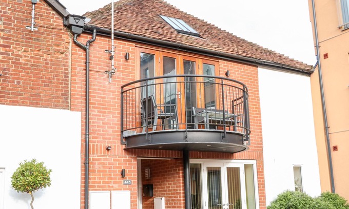 Salisbury Cottage | 4 HOLT COURT, family friendly, character holiday cottage in Salisbury