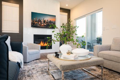 Washington Ave./ Memorial Park House | 4-Level Modern Luxury w Cozy Rooftop near Downtown