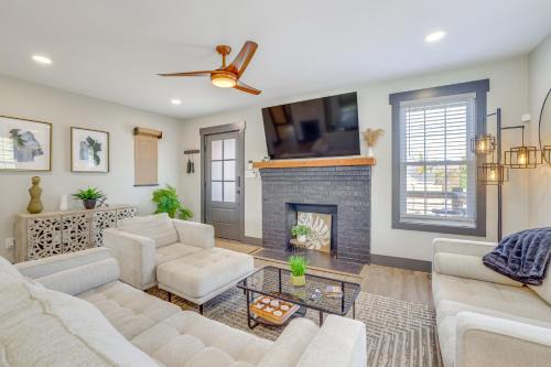 Sans Souci House | 4 Mi to Liberty Bridge Greenville Getaway with Deck