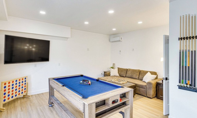 View Park-Windsor Hills House | 4 Mi to SoFi Stadium: Pet-Friendly LA Area Home