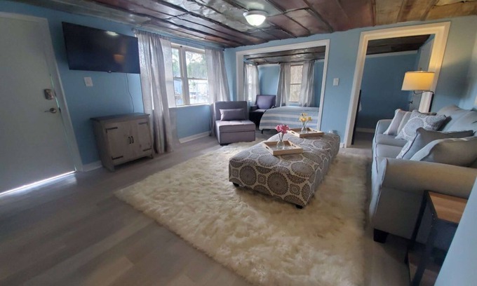 Muscle Shoals Condo | #4 ON THE LAKE! Pontoon Available! Close to town!