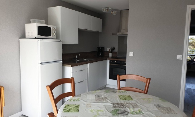 Sainte-Cecile-Plage Apartment | 4 people 1 bedroom apartment 200 meters from the beach with sea view